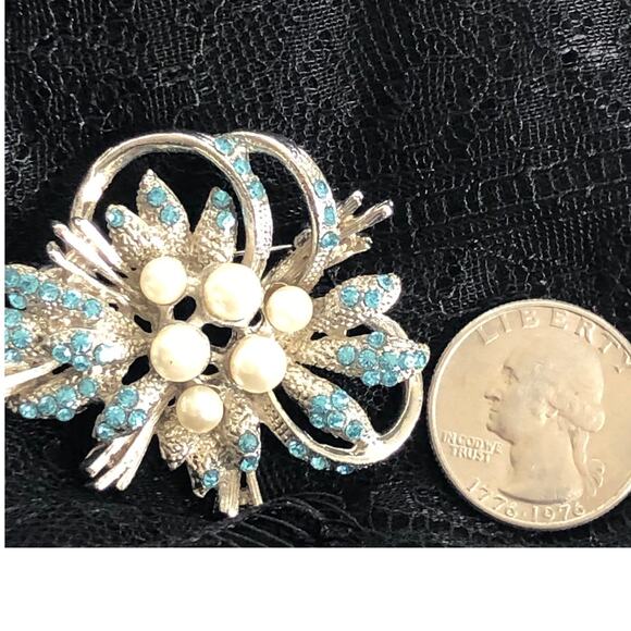 Vintage Blue Rhinestone and Pearl Brooch Bouquet Pin - Picture 8 of 8